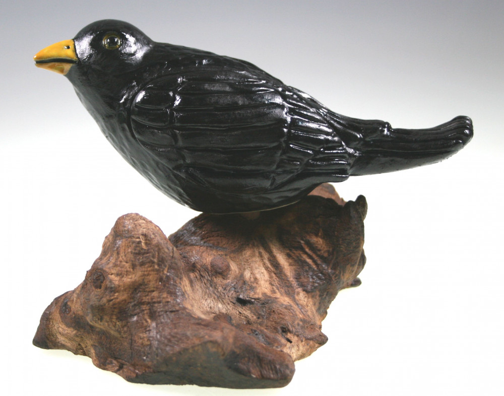 Amsel aus Steinzeug auf Wurzelholz 17 cm